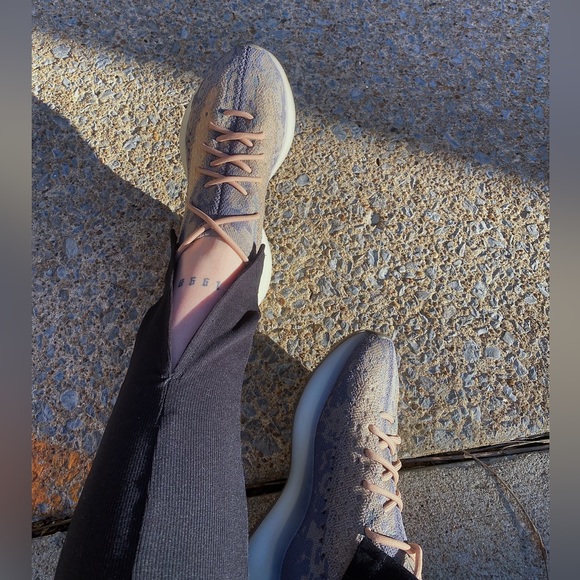 YEEZY BOOST 380 MIST - Picture 2 of 2
